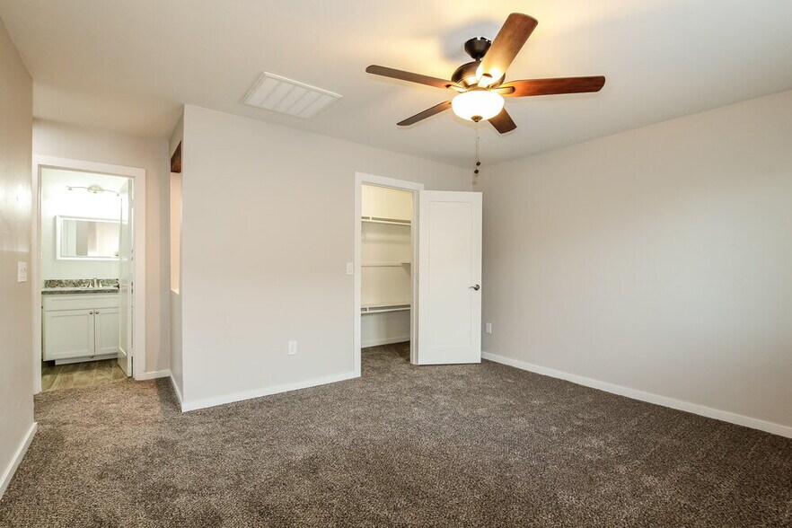 Building Photo - 8902 W Monroe St