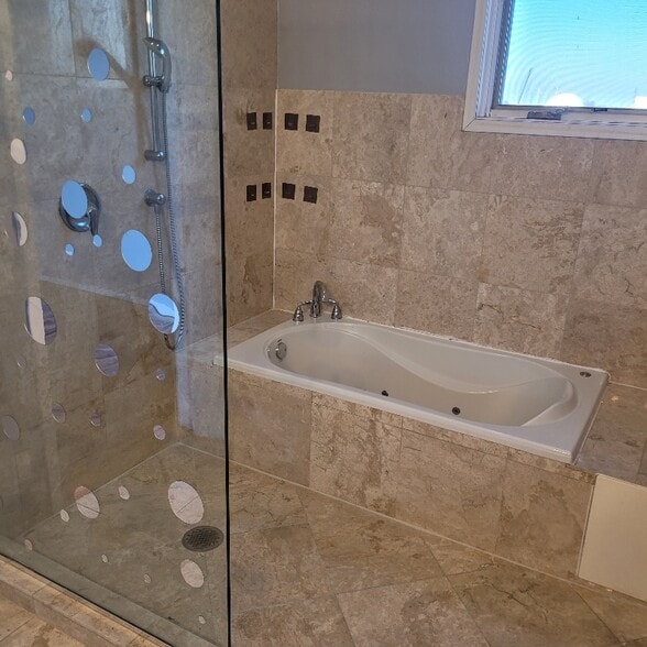 Building Photo - 2440 W Madison St