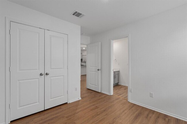 Building Photo - 245 Salt Springs Rd