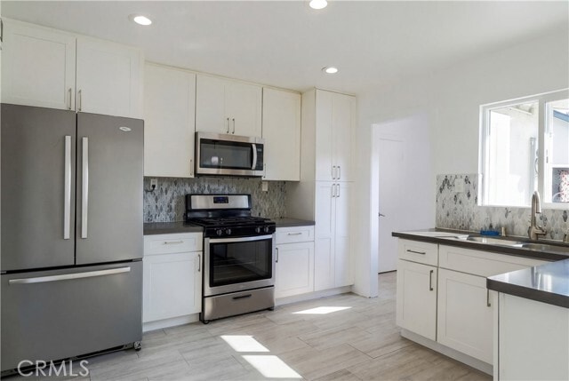 Building Photo - 2818 W Bridgeport Ave