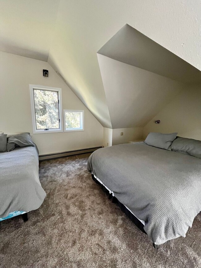 Building Photo - Executive Rental on Riverside Country Club...