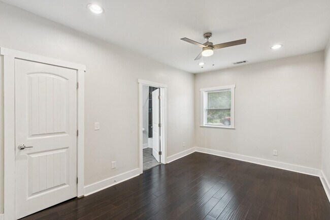 Building Photo - North Nashville Bungalow