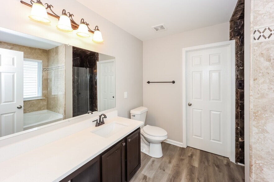 Building Photo - 2080 Valley Creek Dr