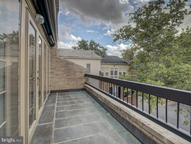 Building Photo - 4354 Westover Pl NW