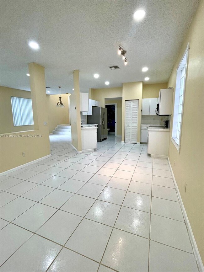 Building Photo - 160 NW 97th Terrace