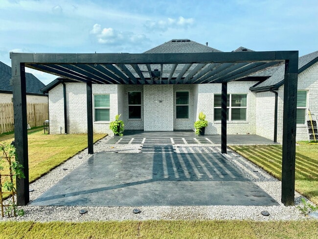 Building Photo - 2014 W Chandler Ave