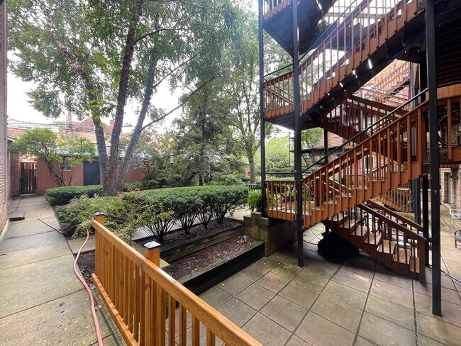 Building Photo - 1265 W Flournoy St