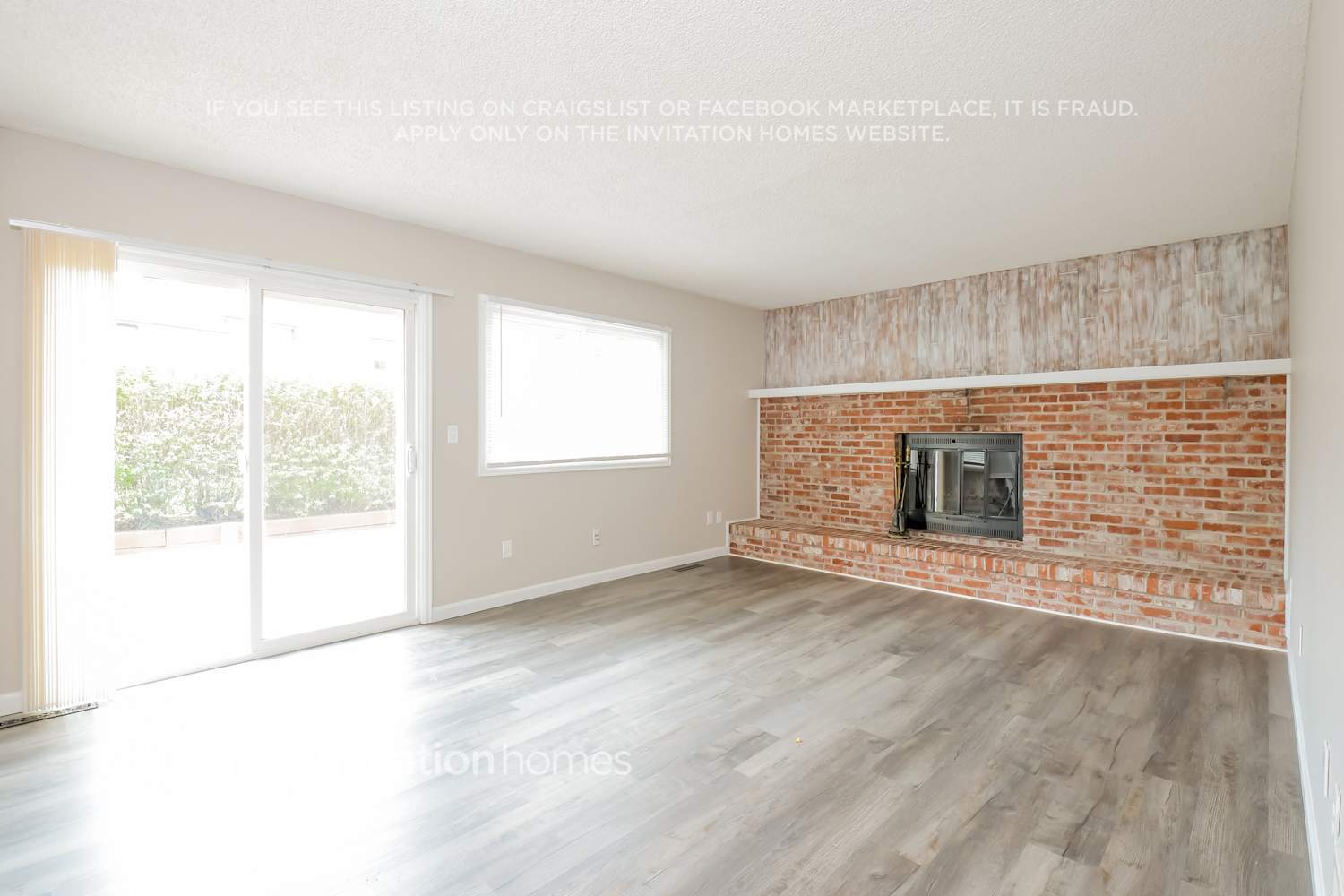 Building Photo - 18233 E Berry Dr