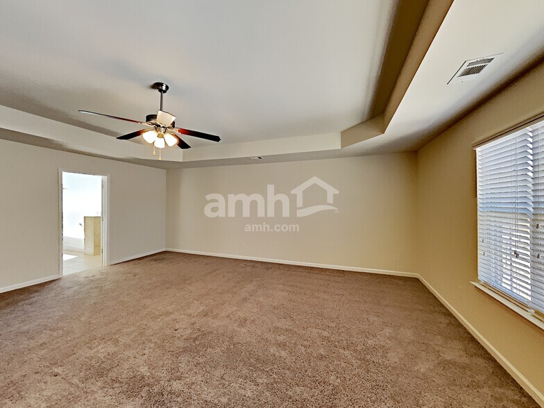 Building Photo - 185 Rosemoore Dr