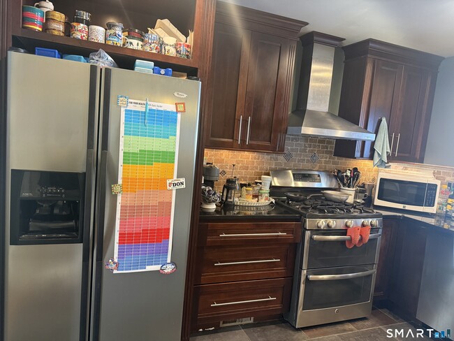 Building Photo - 8 Crossroads Ln