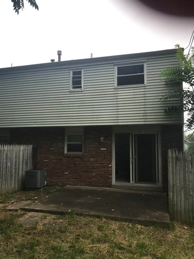Backyard with concrete patio - 1443 Maple Dr