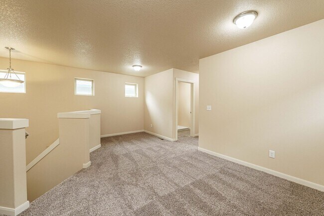 Building Photo - ASK ABOUT ONE MONTH FREE SPECIAL - Ask Us How! Convenient Location 3 Bedroom 2.5 Bathroom with Fe...