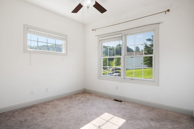 Building Photo - Gorgeous 3 Bedroom, 2.5 Bath End-Unit Town...