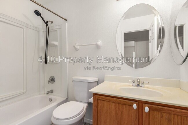 Building Photo - 30725 N Royal Oak Way