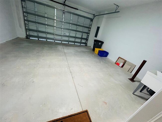 Building Photo - 4292 Longwood Lake Sq