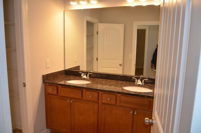Building Photo - 241 Daymire Glen Ln