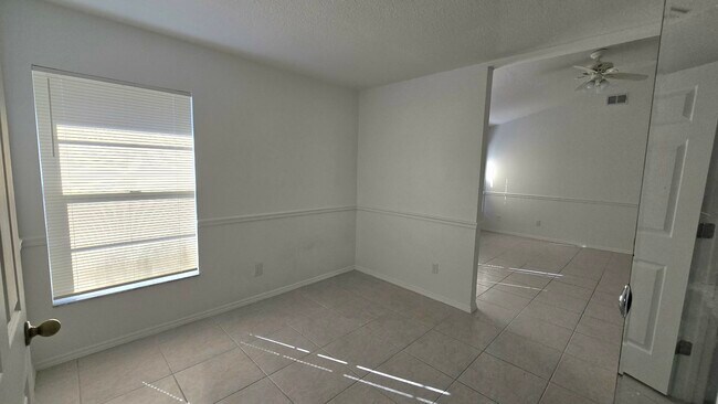 Building Photo - 2341 Palm Creek Ave