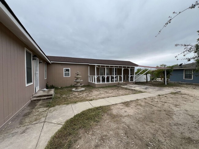 Building Photo - 125 Burge Dr