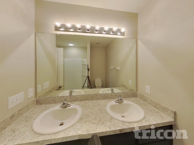 Building Photo - 6632 Seaway Dr