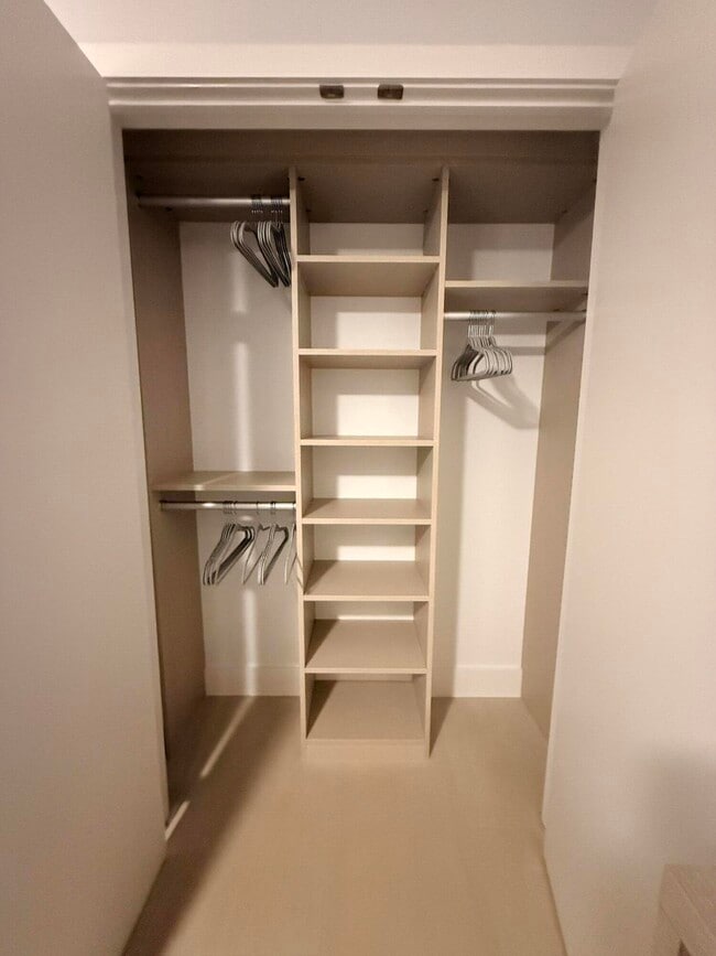 Building Photo - 111 SE 1st Ave