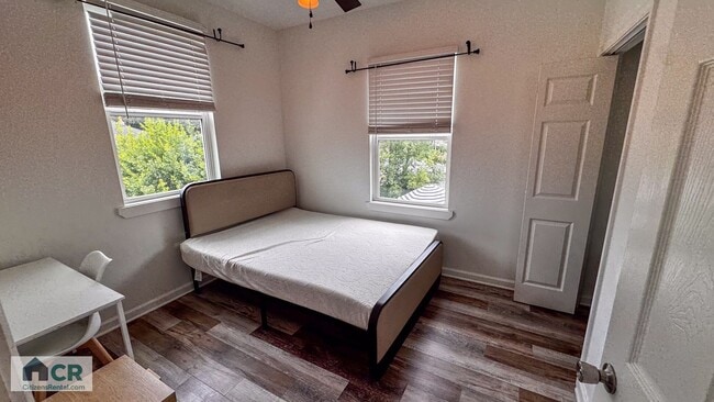 Building Photo - 5bd/2ba Near Campus and Stadium! Text 727-...