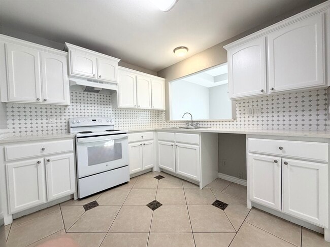 Building Photo - 9804 Cantera Ct