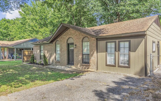 Building Photo - 2919 Normandy Dr