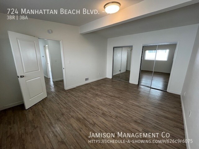 Building Photo - 724 Manhattan Beach Blvd