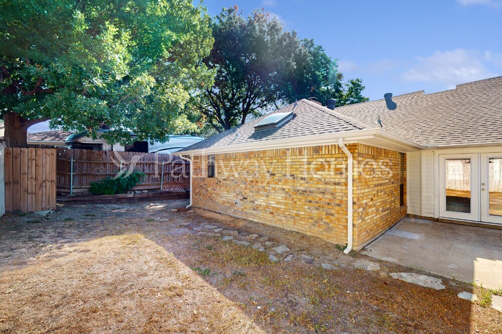 Building Photo - 608 Westway Dr
