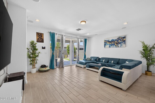 Building Photo - 9756 E Seismic Ave