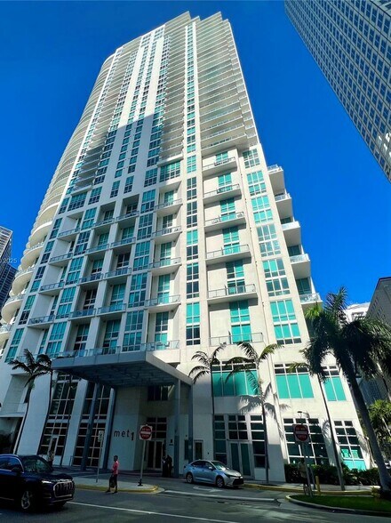 Building Photo - 300 S Biscayne Blvd