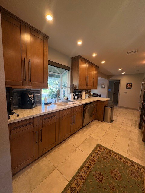 Building Photo - 141 W Twain Ave