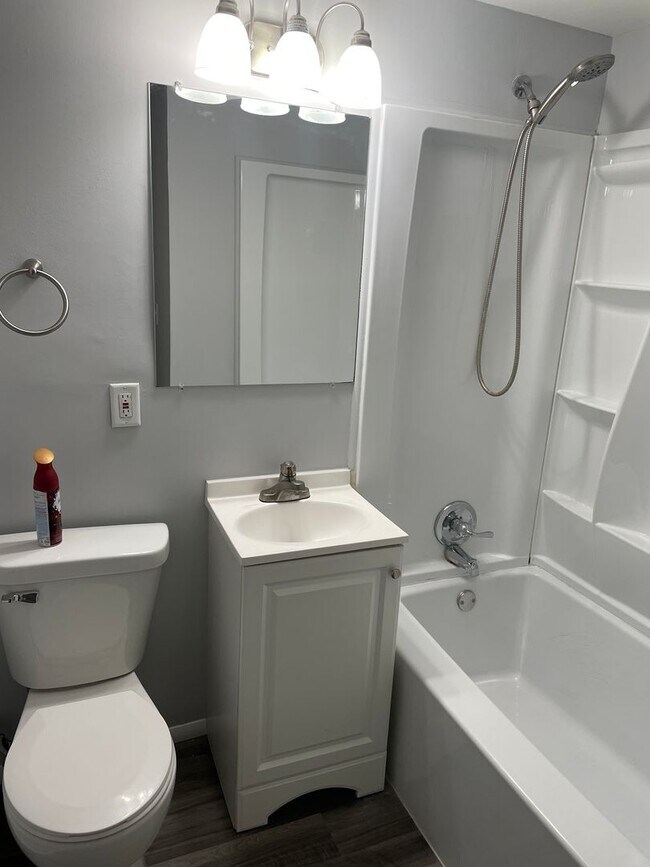 Building Photo - Updated 3 bed/2 bath in Huber Heights