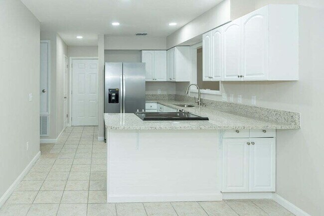 Building Photo - Coastal Charm Awaits: Cozy 3-Bedroom Home in Fort Walton Beach!