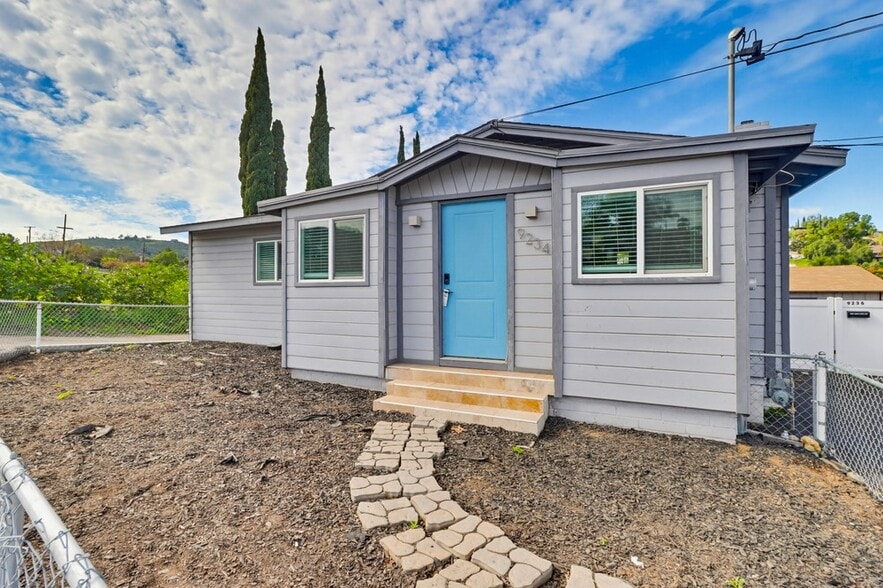 Building Photo - 9234 -9236 Winter Gardens Blvd