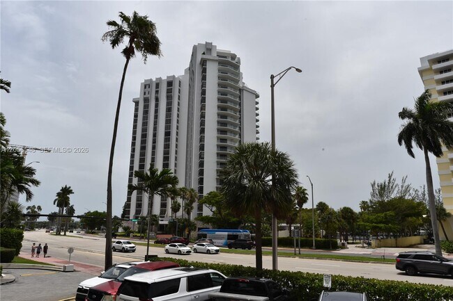 Building Photo - 5555 Collins Ave