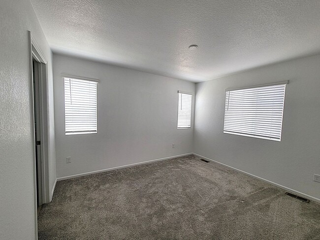 Building Photo - ALL PROSPECTIVE TENANTS MUST SUBMIT A $58 NON-REFUNDABLE APPLICATION FEE PER APPLICANT ONLINE AND...