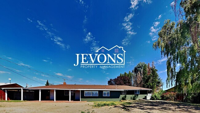 Building Photo - Water and sewer included! Comfortable 3-be...