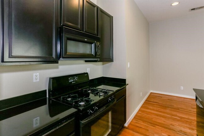 Building Photo - 4030 Center St