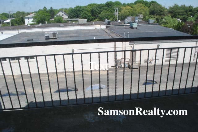 Building Photo - 390 Metacom Ave