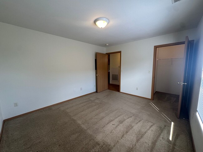Interior Photo - Main &amp; Veterans Crossing