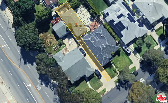 Building Photo - 9008 Cresta Dr
