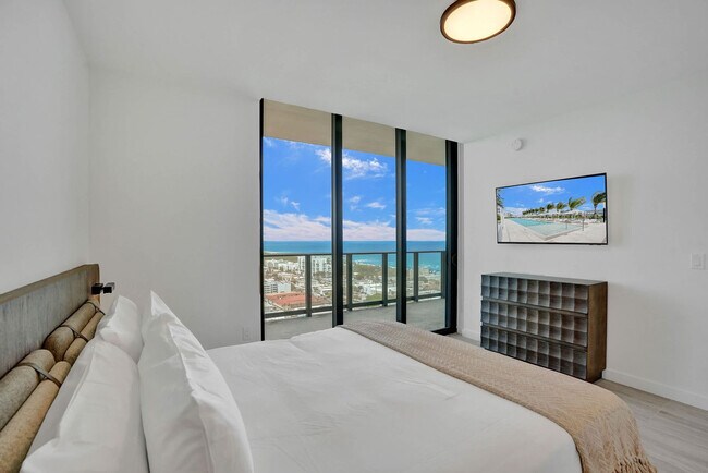 Building Photo - 580 72nd St