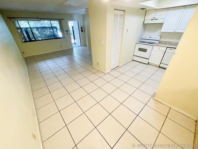 Building Photo - 3096 Collin Dr