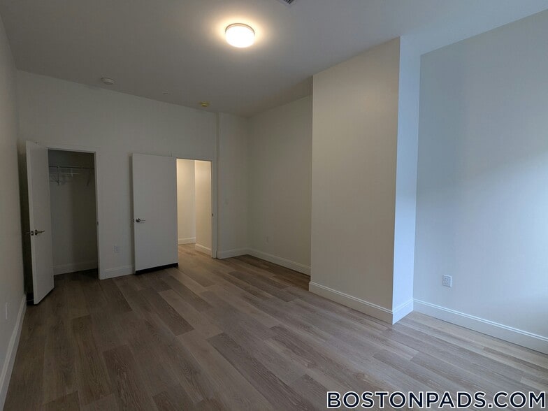 Building Photo - 1079 Commonwealth Ave