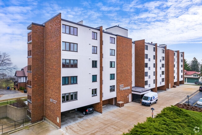 Primary Photo - East Park Towers