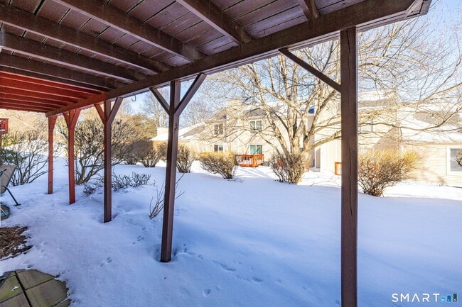 Building Photo - 2 The Hamlet