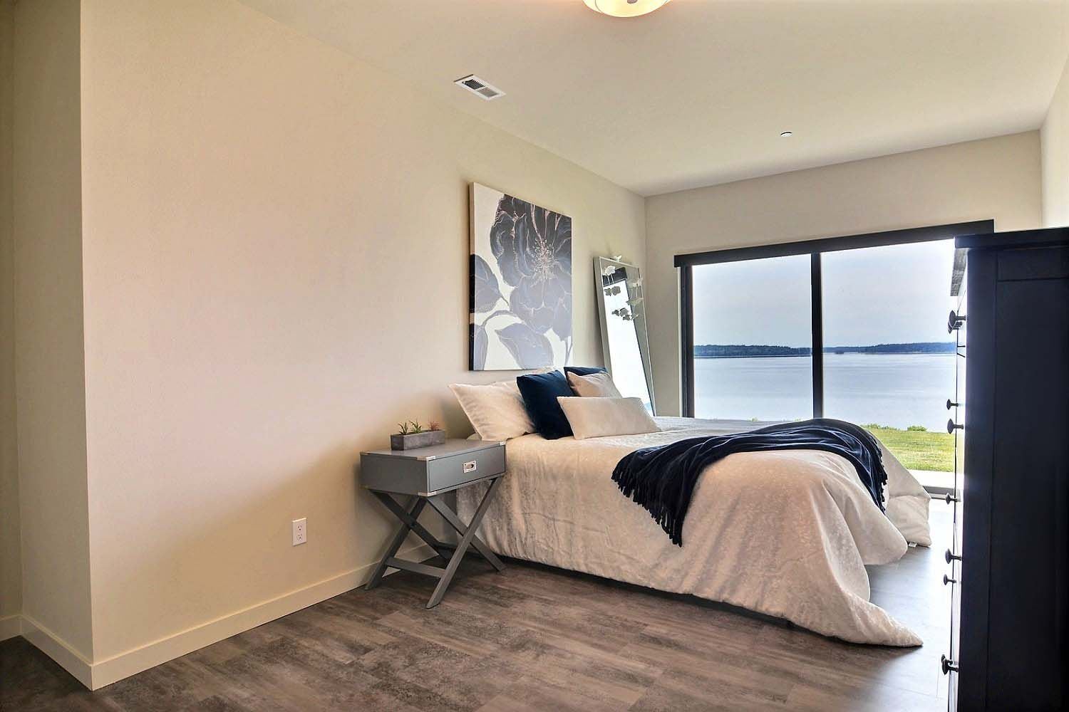 Main Bedroom - 178 Bow Rd