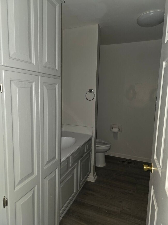 Building Photo - BONNER AVE-F&amp;S