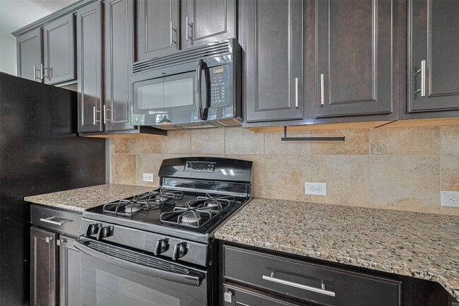 Building Photo - 23611 Plantation Pines Ln